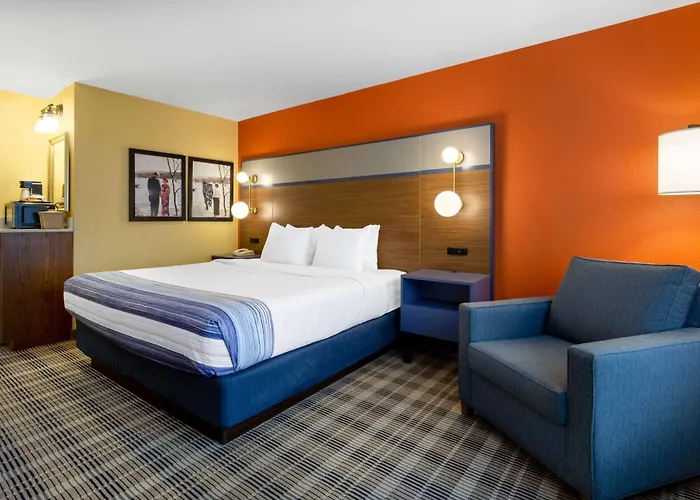 Americinn By Wyndham Clinton Hotel
